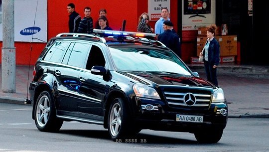 Охоронець Януковича ганяє по Києву на червоне. ФОТО. ВІДЕО