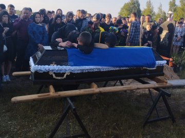 Без батька залишилися троє дітей: на Волині поховали Героя Ігоря Хомика