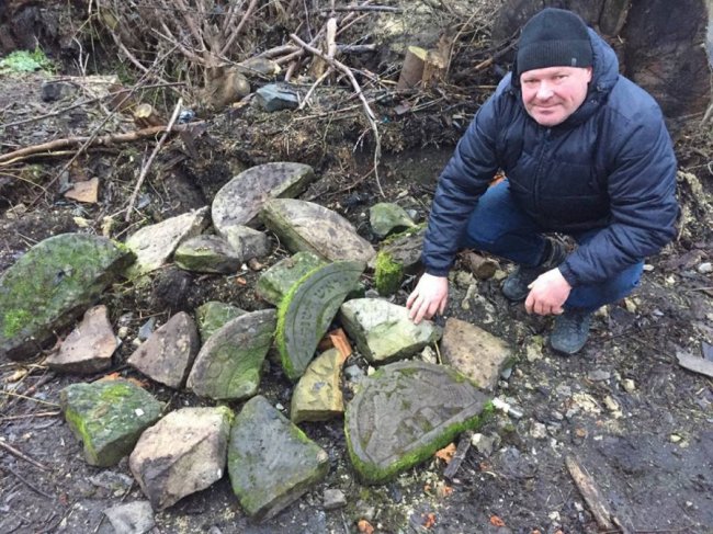 У місті на Волині знайшли рештки єврейських надгробків. ФОТО