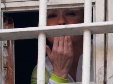 Суд відмовився випускати Тимошенко