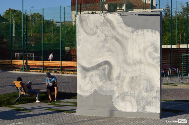 Запорізький митець подарував лучанам «трохи гармонії та релаксу»