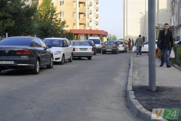 «Автоколапс» у луцьких дворах