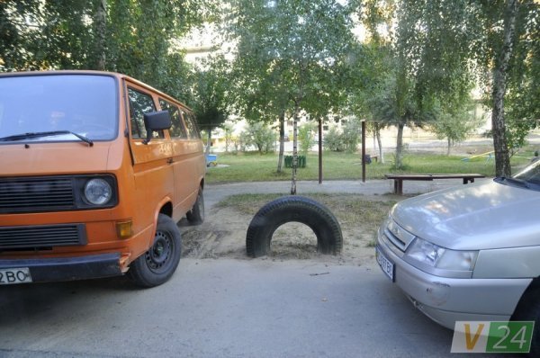 «Автоколапс» у луцьких дворах