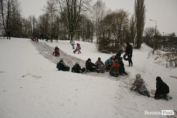 Луцьк засипає снігом. ФОТО