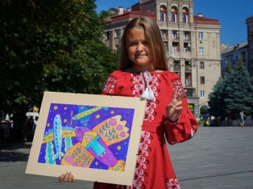 Ескіз марки «Українська мрія», який намалювала маленька волинянка, продали на аукціоні