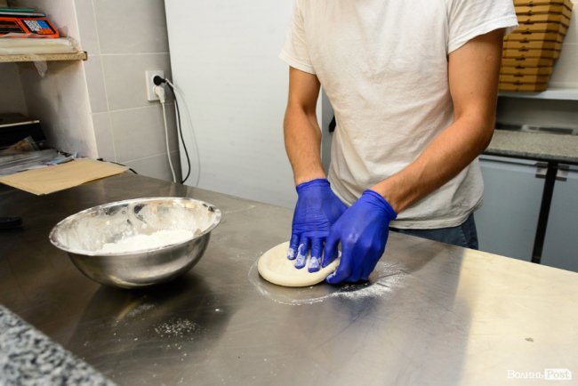 Гаряча піца – за 5 хвилин: у Луцьку відкрили 11-ий магазин популярної мережі «Галя Балувана»*