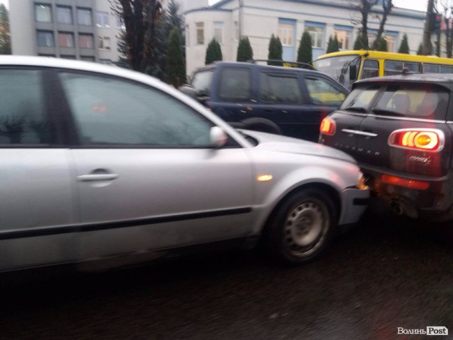 Через дві аварії у Луцьку величезна «тягучка»