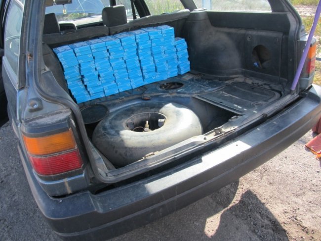 Білорус, який хотів незаконно провезти леза для гоління через Волинь, позбувся автівки