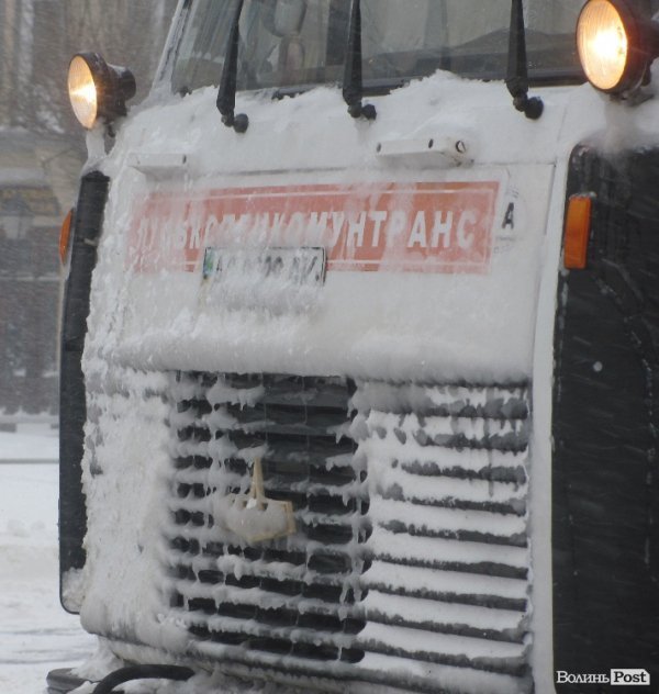 Виїзд з вулиці Хмельницького в Луцьку заблокований. ФОТО