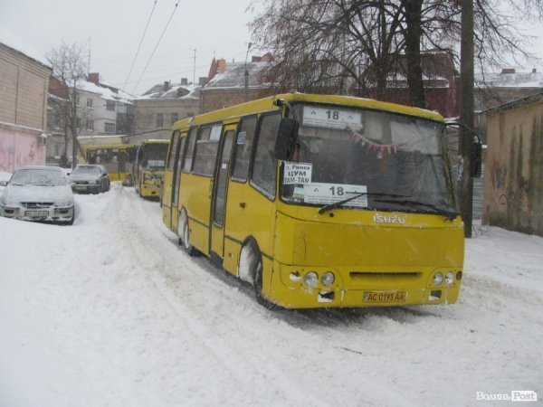 Виїзд з вулиці Хмельницького в Луцьку заблокований. ФОТО
