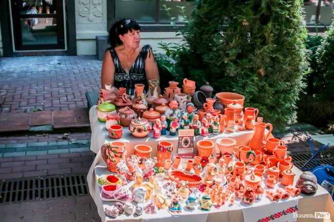 Народні розваги і море людей: в центрі Луцька «гуляє» етнофестиваль. ФОТО 