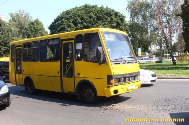 У Луцьку маршрутка в’їхала в Lexus