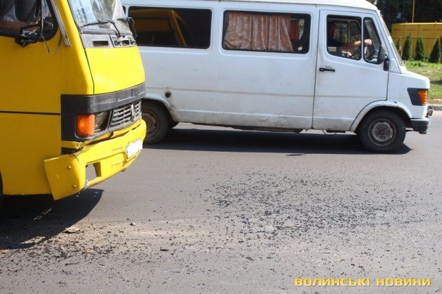 У Луцьку маршрутка в’їхала в Lexus