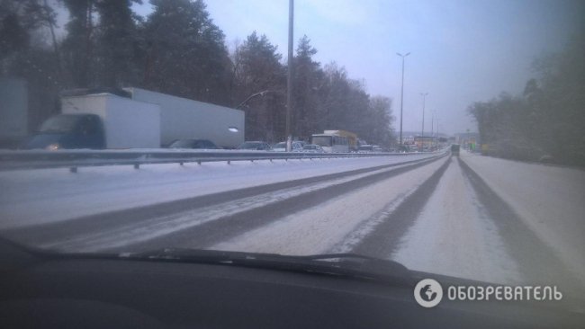 Аварія на Житомирській трасі: маршрутка з дітьми протаранила автобус