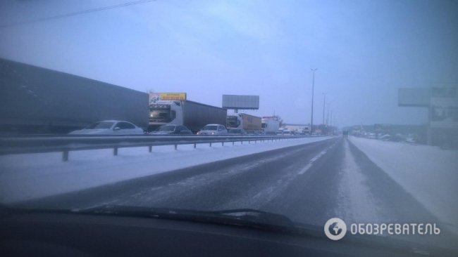Аварія на Житомирській трасі: маршрутка з дітьми протаранила автобус