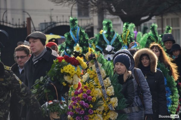 Луцьк попрощався з героєм АТО Віктором Мельничуком. ФОТО 