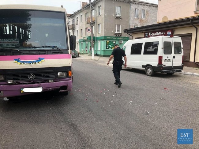 У Нововолинську автобус врізався у легковик: постраждала жінка. ФОТО