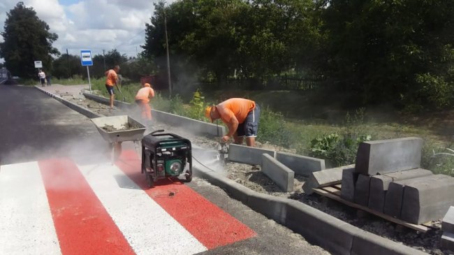 Дорога, ліхтарі і павільйони: неподалік Луцька – новий автошлях. ФОТО