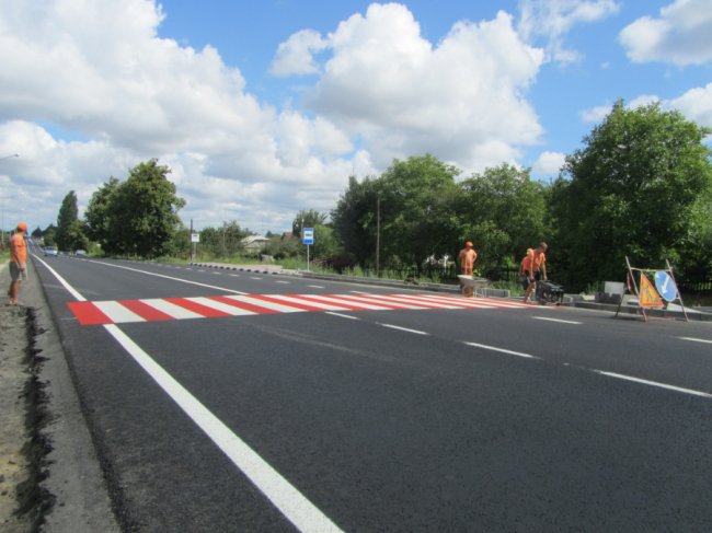 Дорога, ліхтарі і павільйони: неподалік Луцька – новий автошлях. ФОТО