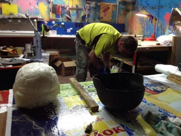 На Волині налагодили виробництво касок для наших бійців