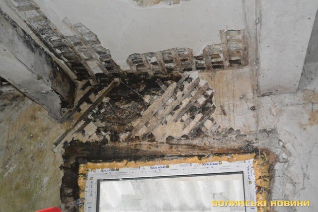 На Волині вагітну сироту поселили у хату-розвалюху, яка не придатна для проживання. ФОТО