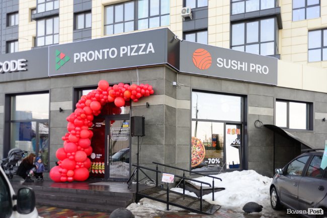 «Готуємо як для себе»: у Луцьку відкрили заклад відомої мережі «Pronto Pizza and Sushi Pro». ФОТО*