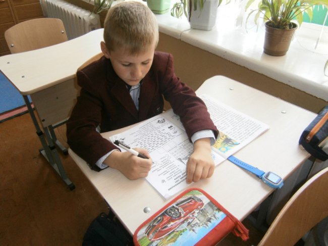 «Інтелект України»: у селі під Луцьком першачки вчаться за методикою для обдарованих дітей. ФОТО