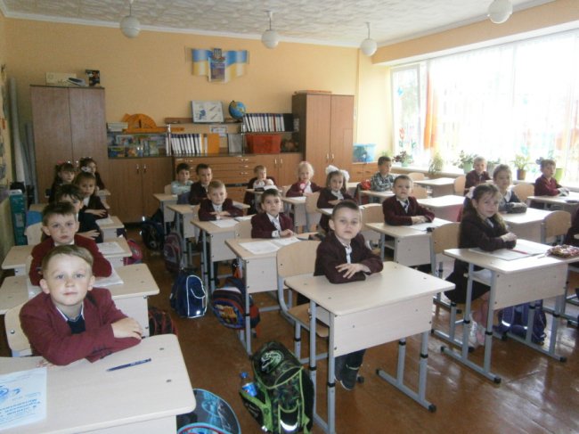 «Інтелект України»: у селі під Луцьком першачки вчаться за методикою для обдарованих дітей. ФОТО