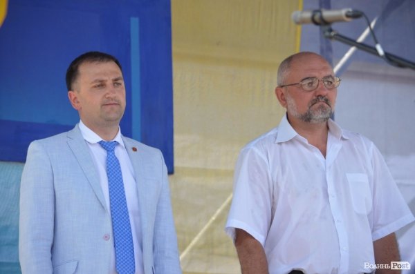 У Луцьку вже почали святкувати День Конституції. ФОТО