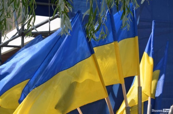 У Луцьку вже почали святкувати День Конституції. ФОТО