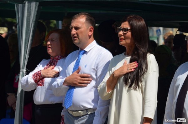 У Луцьку вже почали святкувати День Конституції. ФОТО