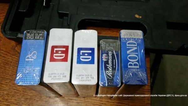 На «Ягодині» затримали авто, «нафаршироване» цигарками. ФОТО. ВІДЕО