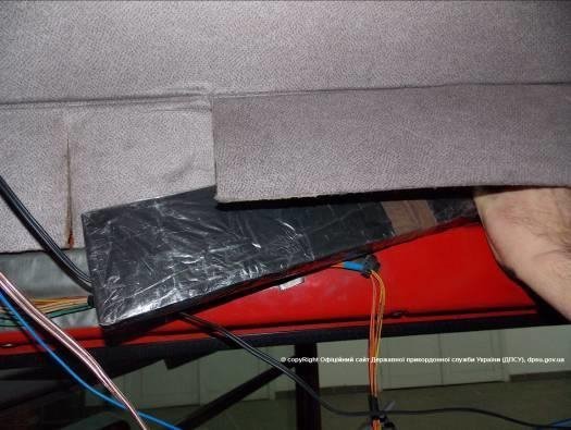 На «Ягодині» затримали авто, «нафаршироване» цигарками. ФОТО. ВІДЕО