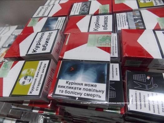 На «Ягодині» затримали авто, «нафаршироване» цигарками. ФОТО. ВІДЕО