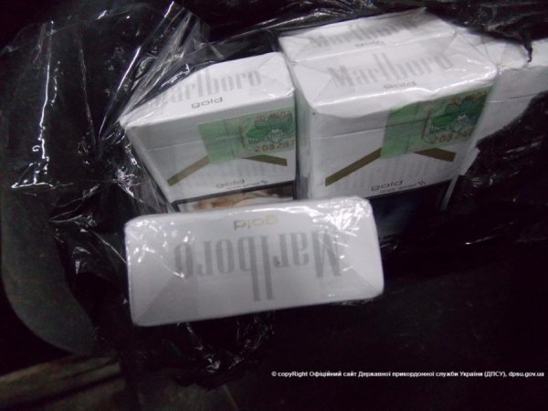 На «Ягодині» затримали авто, «нафаршироване» цигарками. ФОТО. ВІДЕО