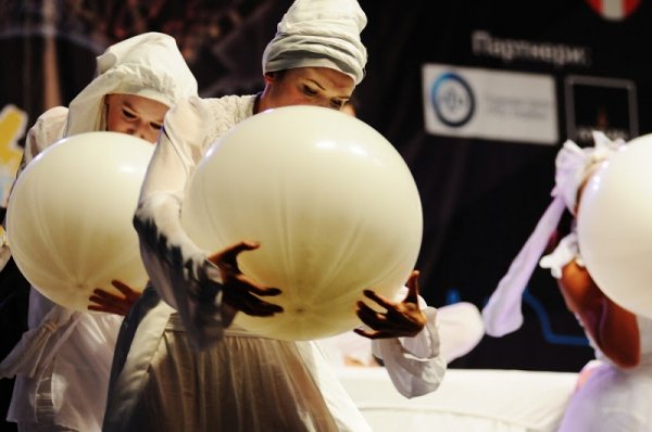 У стінах Луцького замку - театрально-джазовий перформанс від театру «ГаРмИдЕр». ФОТО