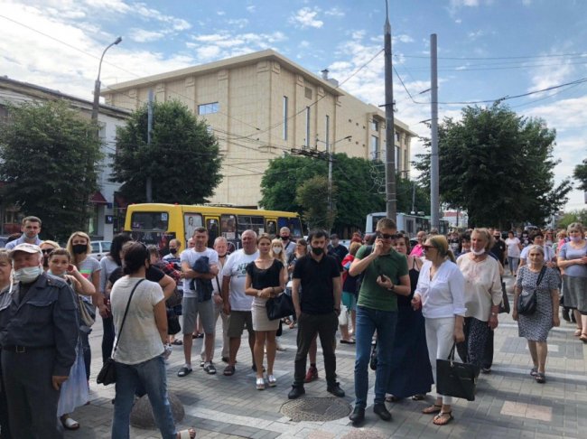 У Луцьку два дні тривають протести: мітингують біля міськради, мунварти і прокуратури. ФОТО