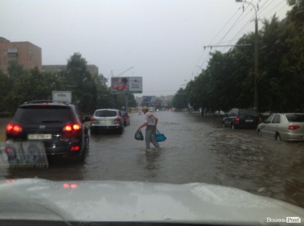 Луцьк заливає. ФОТО. ВІДЕО