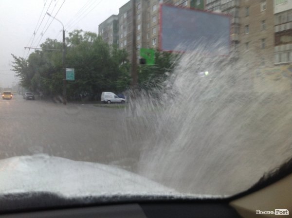 Луцьк заливає. ФОТО. ВІДЕО