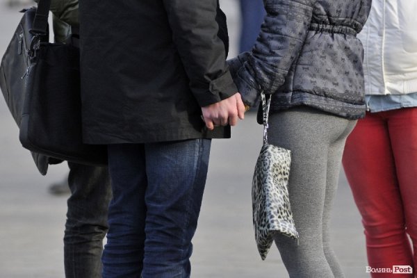 Любов на луцькому Євромайдані. ФОТО