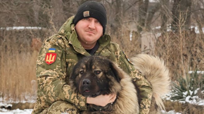 Подарували побратими: боєць волинської бригади несе службу разом із 60-кілограмовою вівчаркою