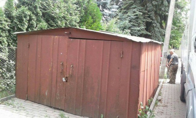 У Луцьку муніципали продовжують зносити «незаконні» гаражі. ФОТО
