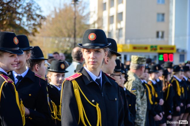 У центрі Луцька майже пів тисячі ліцеїстів склали присягу. ФОТО