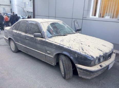 У Києві будинок обвалився на людей. ФОТО