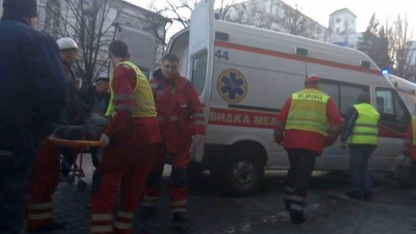 У Києві будинок обвалився на людей. ФОТО