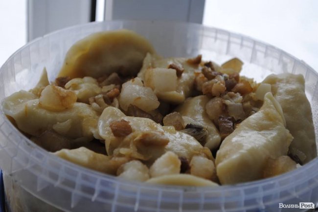 Як у селі під Луцьком ліпили вареники на Схід