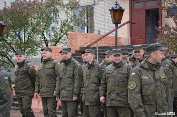 У Луцьку складали військову присягу під дощем