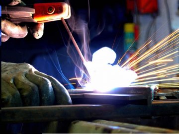 Чому при зварювальних роботах важливо забезпечити якісну вентиляцію?*