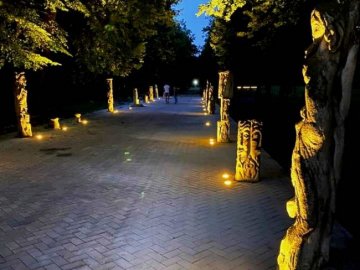 Стало відомо, коли у луцькому парку відкриють оновлену алею скульптур Миколи Голованя