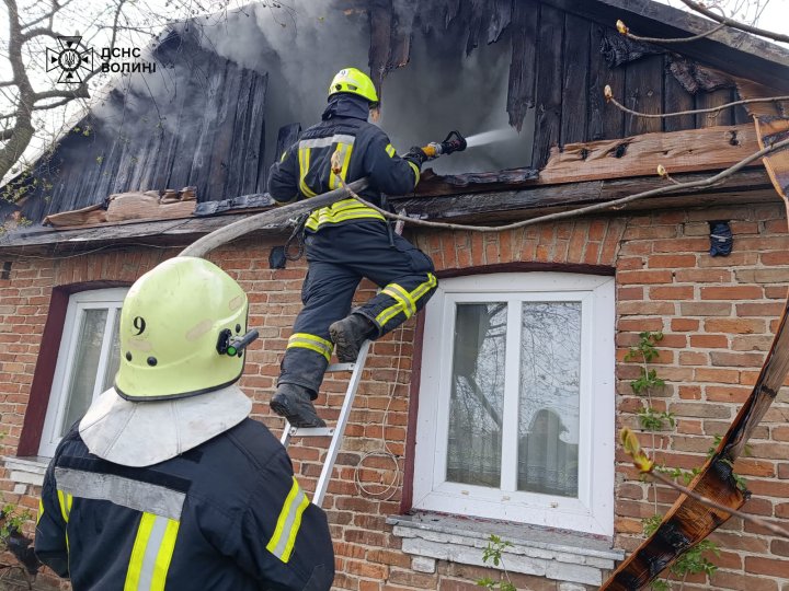 На Волині горіли три житлові будинки та господарська споруда